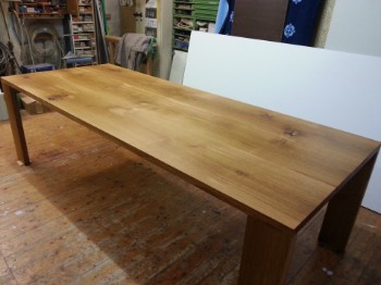 fertiger Esstisch 2,70m x 1,05m  Oberfl&auml;che ge&ouml;lt 